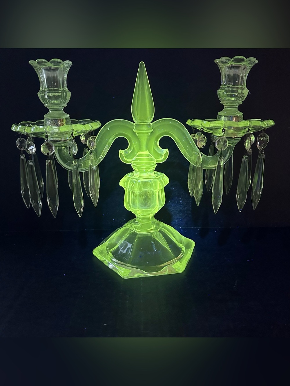 Heisey Old Williamsburg 2 Light Candelabra 20 Prisms UV Manganese Glass Glow VTG